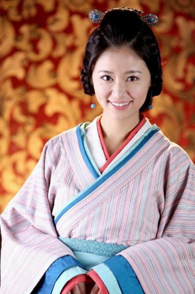 林心如舒淇姐妹同框，年龄相差不大，一个似少女一个被嘲笑是阿姨
