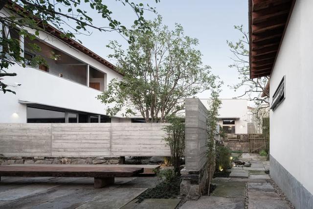 夫妻抵押掉上海独栋洋房，借1300万到乡下造房：我自在了