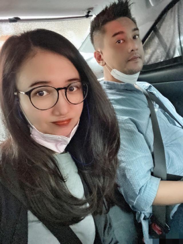 朱孝天与美娇妻共度二人世界，结婚四年甜如初恋，一帅一美配一脸