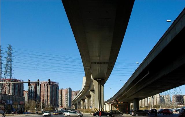 无锡高架桥事故:别让高架成"高价"