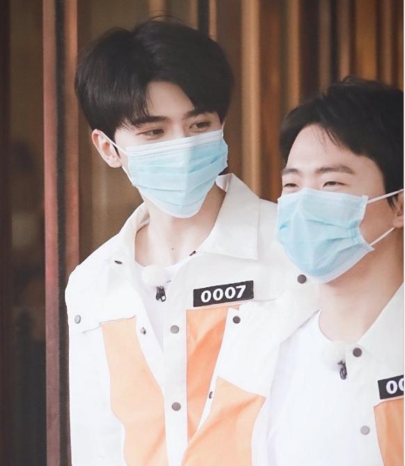 德云社歇业四个月，郭麒麟三个月参加了九档综艺，少爷要养家了？