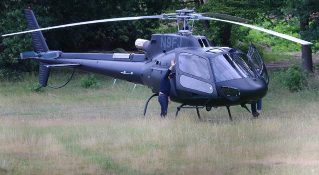 58岁汤姆·克鲁斯硬核出门！亲自驾驶400万美金直升机，去吃午饭
