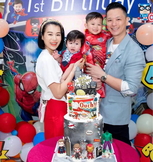 李乘德晒二儿子新发型，奕霖撞脸胡杏儿9年前角色造型，简直超像