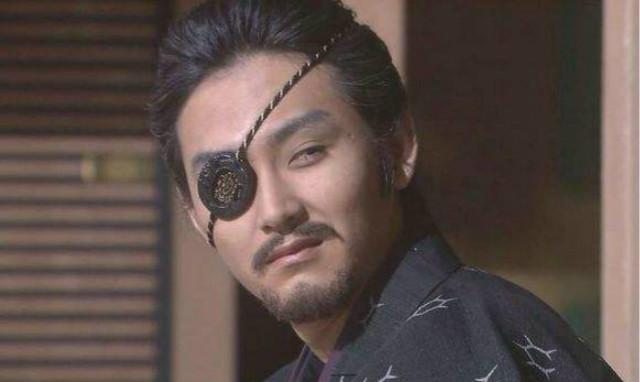 "帮着瘸子打瞎子"的意思是:帮忙也要有原则.