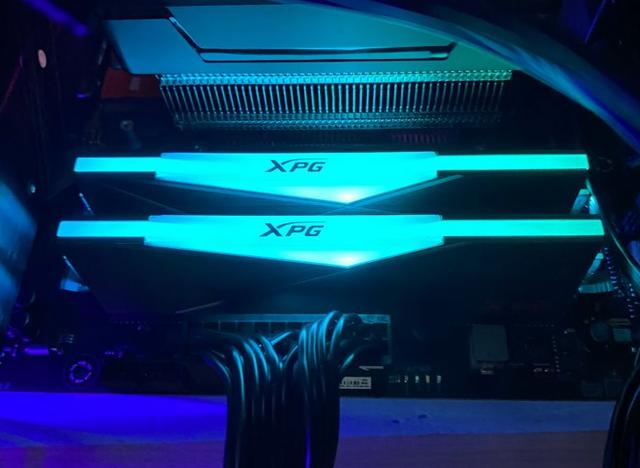 威刚 XPG SPECTRIX D50内存简单开箱：对标芝奇幻光戟