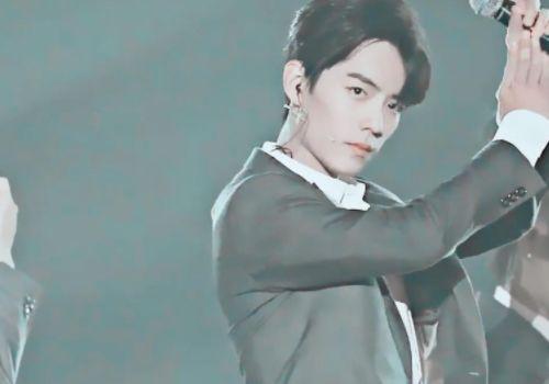 二月份最受欢迎艺人榜，肖战第3，王一博第4，第