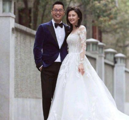 张雨绮大长腿上热搜：肤白貌美张雨绮，为什么次次在爱情上栽跟头