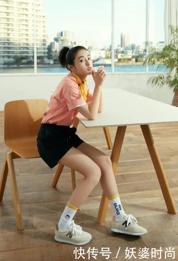 张子枫的腿是上帝亲手捏的？当她穿上白袜后，这身材谁不羡慕