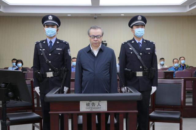 涉案17.88亿！华融公司原董事长赖小民受贿、贪污、重婚案一审开庭