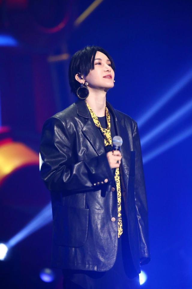 许飞为翻红不择手段？与尚雯婕互撕疑有预谋，厉娜曝她上台就变脸