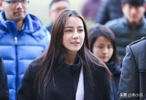 迪丽热巴加盟跑男团后，baby逐渐开始失宠，然而如今又来了蔡徐坤