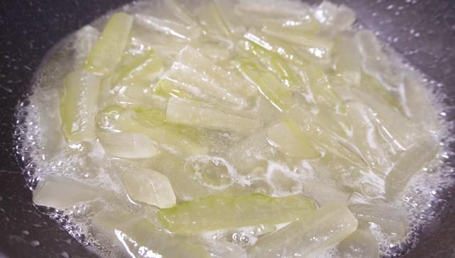 想吃冬瓜糖不用买，手把手教你自己做，当零食也能做糕点，真好吃