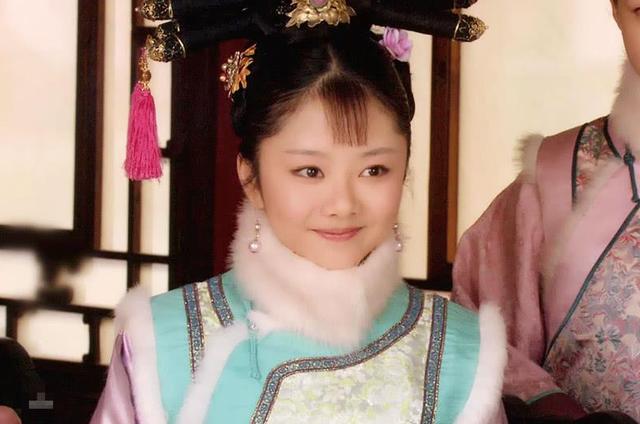 30岁谭松韵演比她小的张新成宋威龙妹妹，形象不违和，但剧情雷人