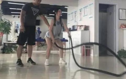 39岁柳岩为何嫁不出去？当看到她的健身照片，网友：我也不敢娶啊