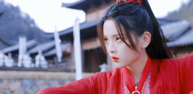 再现瞪眼式演技？严肃探讨一下，杨超越演技到底怎么样