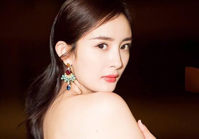 不再羡慕氧气女生的“滤镜肌”，教你get水润通透的光感肌