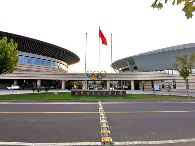 2019年9月,由陈可辛执导的电影《夺冠》剧组来天津商业大学体育馆拍摄