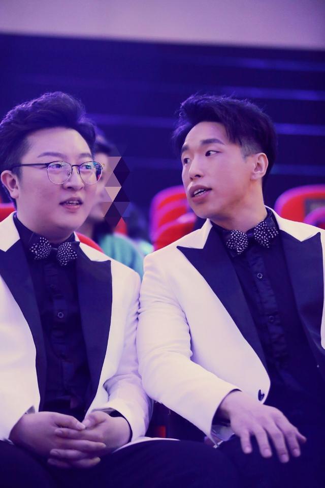 饼四跳出舒适圈，122票晋级喜剧人决赛，谈作品灵感源于现实生活