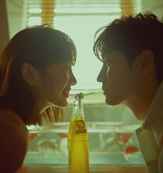 合体|杨玏毛晓彤合体自拍戏里幸福戏外暖心互动CP感十足