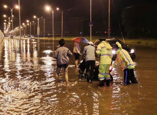 重庆|闻“汛”而动，镇赉公安“雨”您同行！
