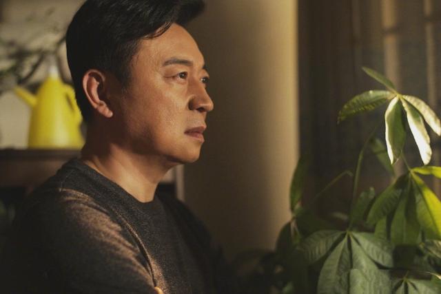 《以家人之名》太狗血，子秋母亲嫁李爸，她真值得拥有这份爱？