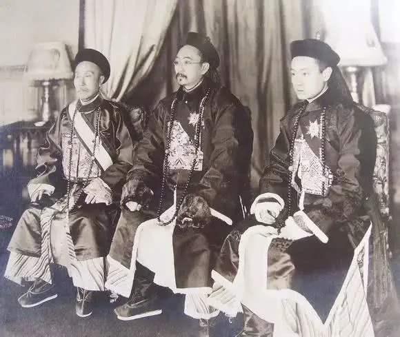 清朝为什么会灭亡？鲁迅：看清朝人走路的样子