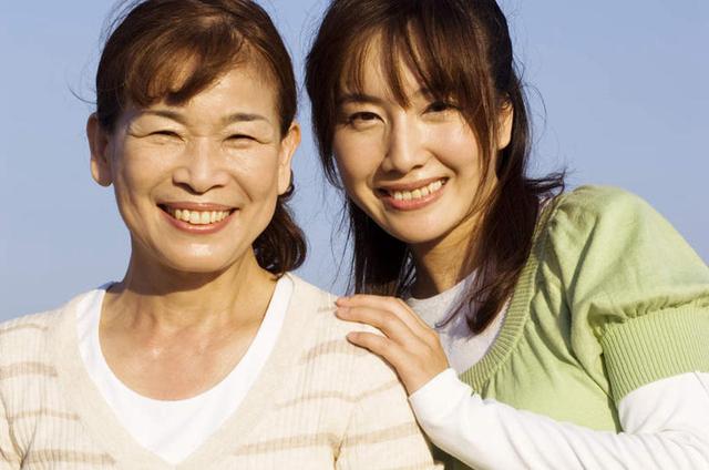 新媳婦過門第2天，大姑子趕來幫婆婆「立規矩」，女子：滾你家去