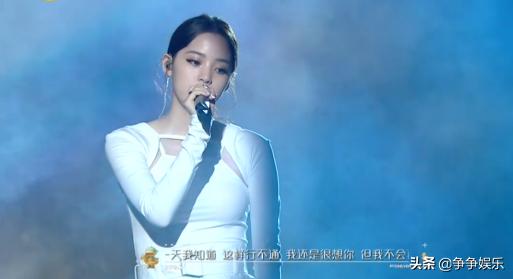 万茜解锁新技能，带伤主持很有范，欧阳娜娜慵懒唱腔有点突兀