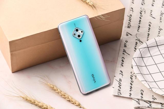 颜值与实力兼备，vivo S5用5重超质感美颜打造极致拍照体验