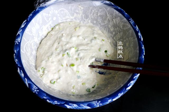 才发现，葱花饼这样做，早起5分钟就搞定，且越放越香软