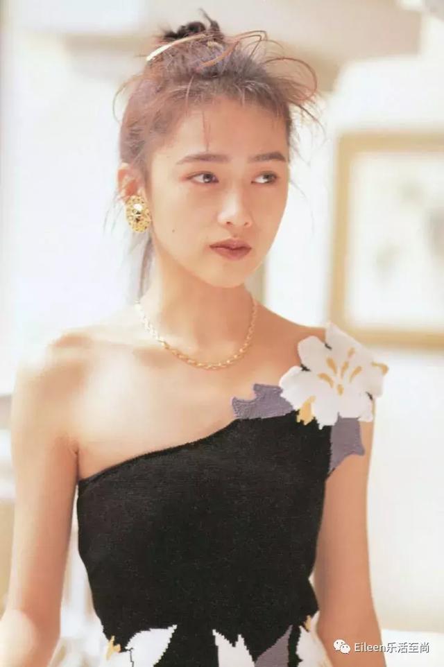 嫁给木村拓哉，被黑18载，昔日女神工藤静香美颜不再、恩爱依旧……