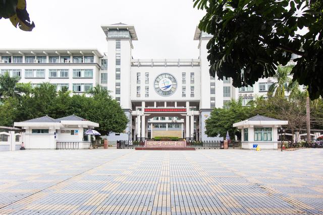 深圳市宝安中学高中部图片