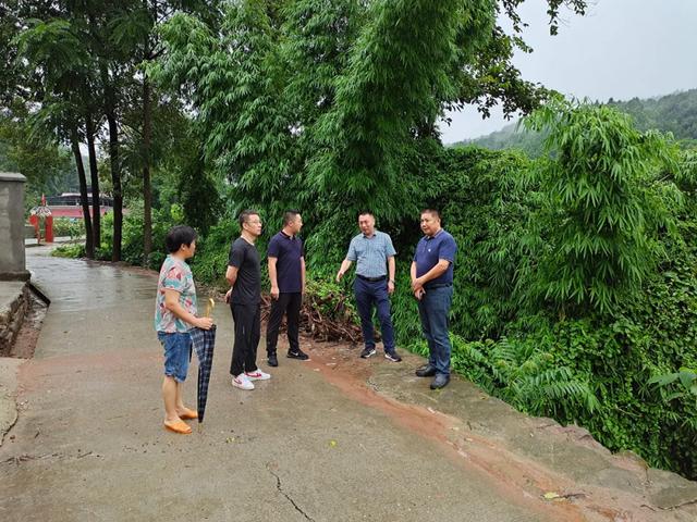 冯店镇|暴雨突袭 冯店镇上下齐心全力防汛