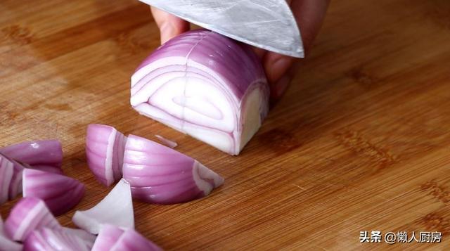 这是鸡腿的特别做法，不要焯水不用过油，味道比饭店做的都好吃