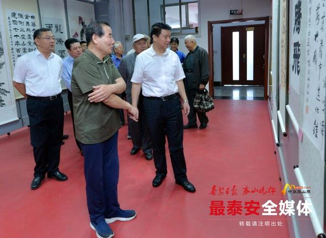 庆祝新中国成立70周年全市老干部书画摄影作品展开展