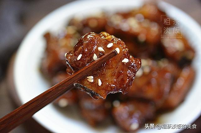 大厨教你做川菜版的糖醋排骨，不烧不煮，肉酥味浓，几盘都不够吃