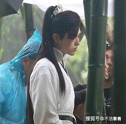 古装剧《皓衣行》路透照，罗云熙翩翩公子，陈飞宇又仙又侠