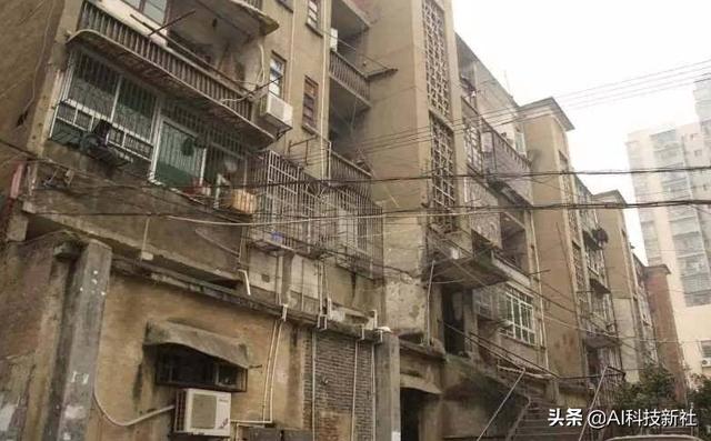 拆迁暴富已成历史，4万亿资金入市，住在这类小