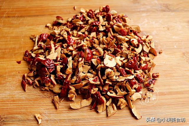 自从学会枣糕这样做，我家零食就没买过，暄软蓬松，比蛋糕还好吃