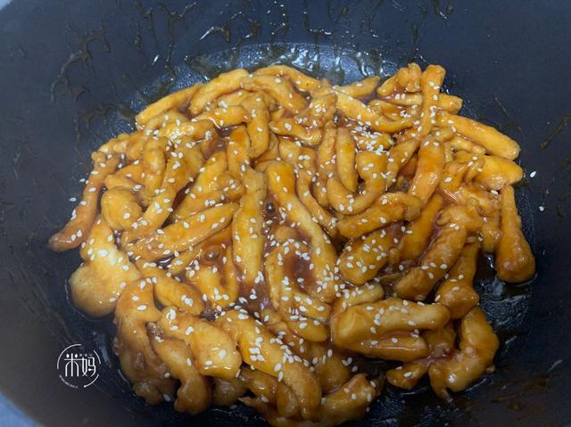 鸡胸肉别只会水煮，试试这做法，酸甜开胃，吃着超过瘾
