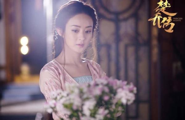 8年前对赵丽颖百般照顾，8年后过气，赵丽颖竭尽