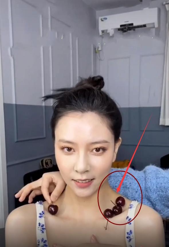 有种“壕”叫宋妍霏锁骨放车厘子，看清放了几颗，羡慕了