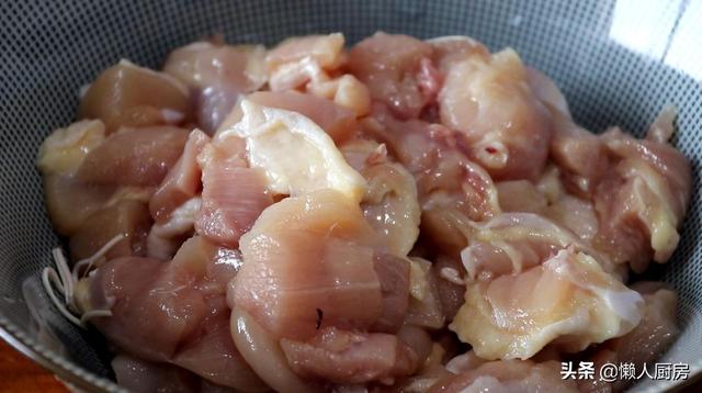 这是鸡腿的特别做法，不要焯水不用过油，味道比饭店做的都好吃