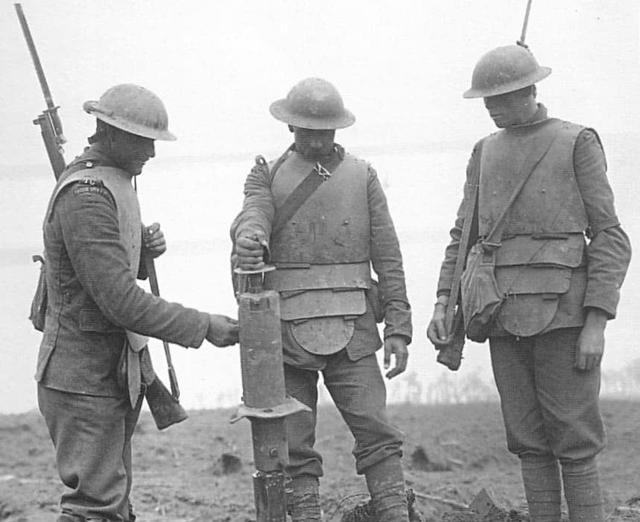 欧洲一战时期的防弹衣 工业实力的差距太大