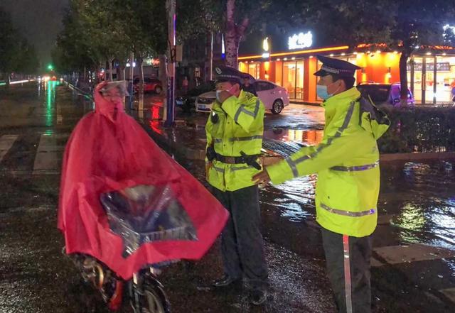 重庆|闻“汛”而动，镇赉公安“雨”您同行！