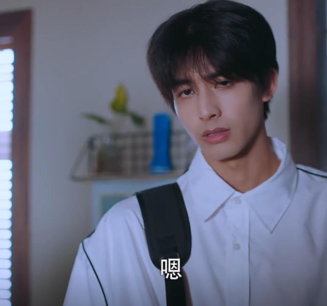 李尖尖送凌霄子秋高考礼物，出门前还要检查，哥哥们都不情愿