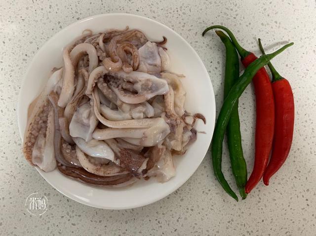 遇上此菜，我从不手软，鲜嫩无比Q弹至极，比吃烧烤还香