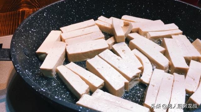 做豆腐时在压榨过程中是否越沉重压出来的豆腐越好呢
