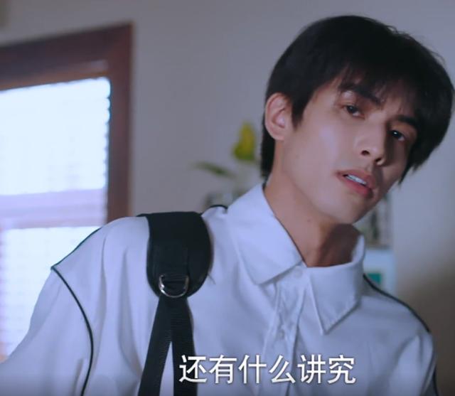 李尖尖送凌霄子秋高考礼物，出门前还要检查，哥哥们都不情愿