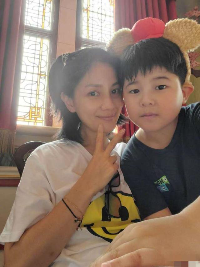 9岁安吉长胖引热议，胡可晒近照：我男朋友要开始运动健身了